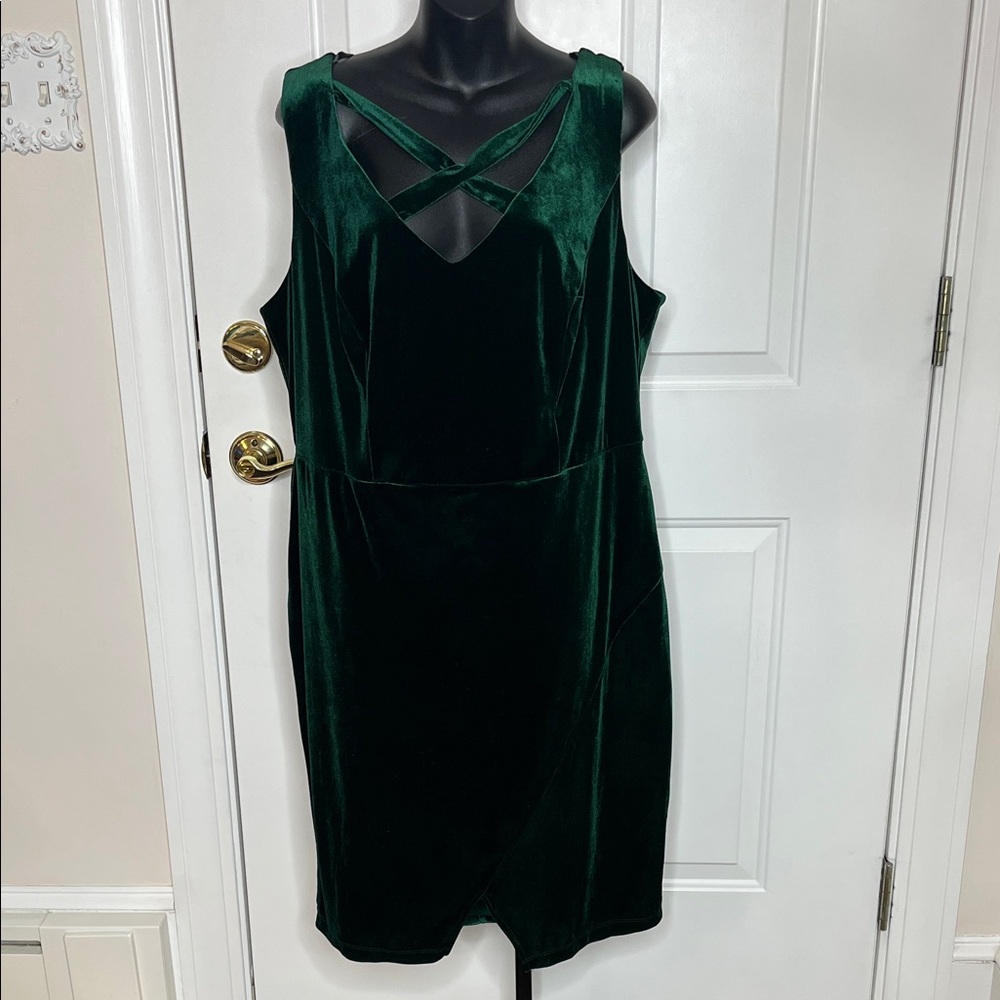 Chic Backless Green Velvet Dress